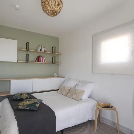 La Palm Yourhosthelper