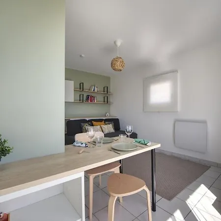 La Palm Yourhosthelper * Nimes